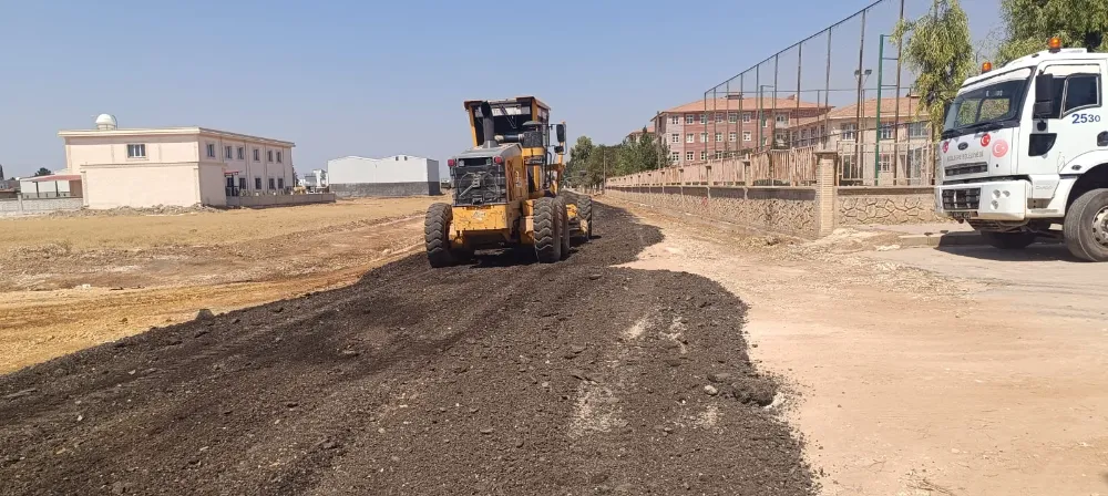 İpek Mahallesi’nde caddeler asfaltlanıyor