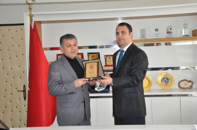 Kaymakam Ermiş, Mardin tanıtım günlerine katkı sunanlara plaket verdi